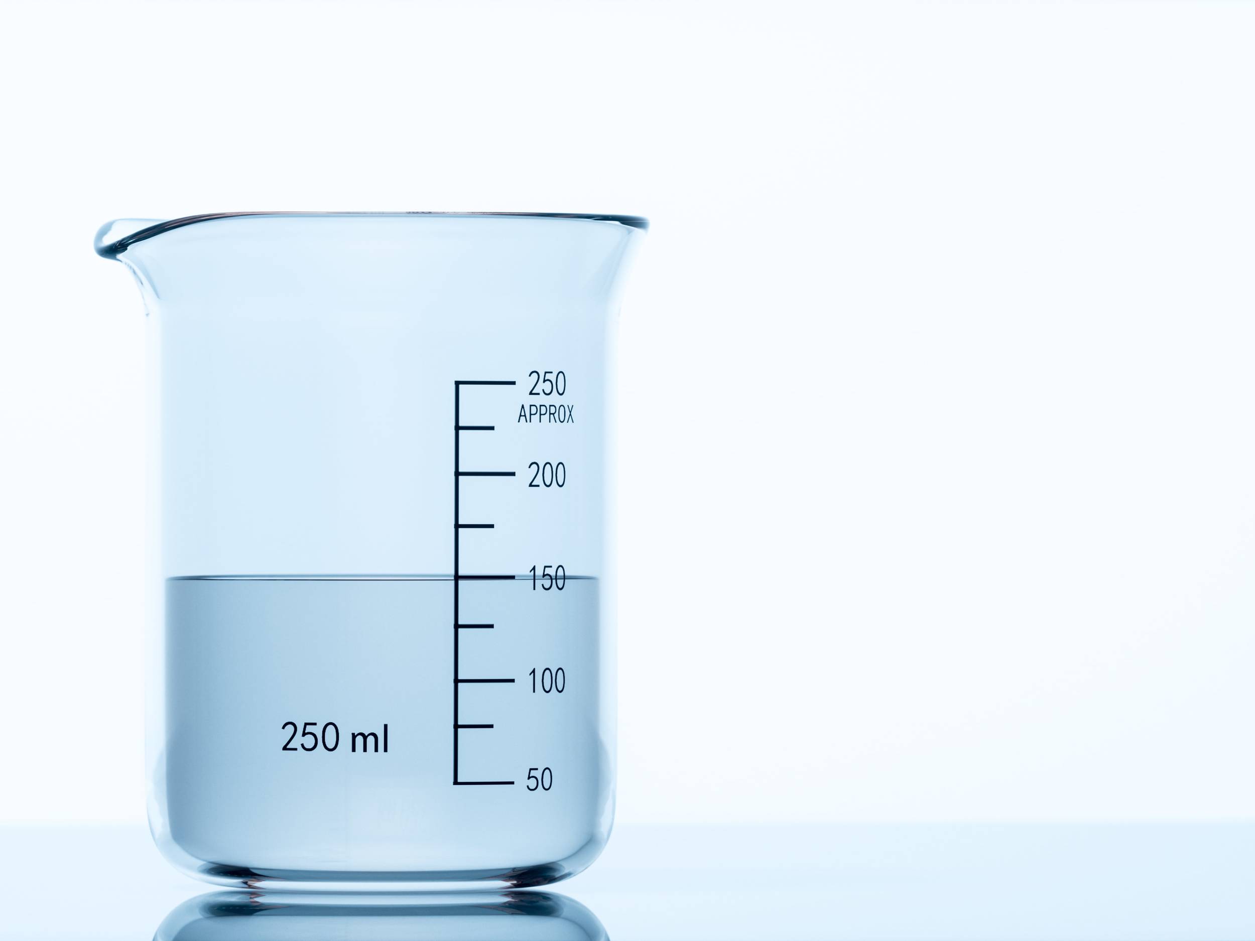 Hahnemanns Ätzstoff in Becherglas | © iStock