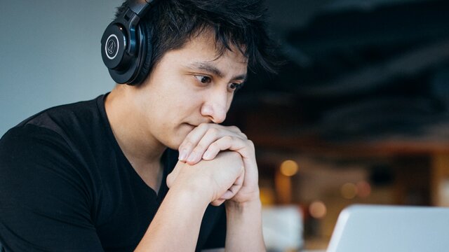 Langes fokussieren der Augen auf den Bildschirm kann gestresste Augen auslösen. | © Wes Hicks via Unsplash