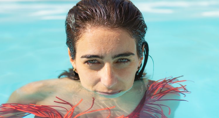 Poolwasser kann zu juckenden Augen führen. | © Adobe Stock
